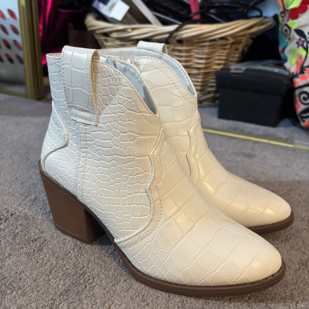 Sugar Cream Croc-Pattern Ankle Booties - Picture 6 of 6